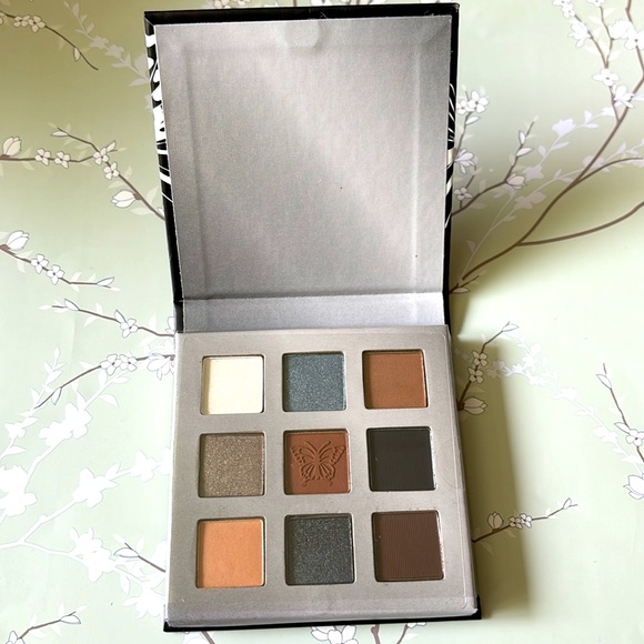 PS…EYESHADOW PALETTE BUNDLE AMBER PASSION  & DOLLFACE. NEW! EACH HAS 9 TRAYS. - Picture 6 of 9